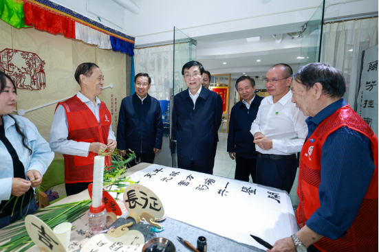 王沪宁在四川调研时强调 坚持为推进中国式现代化凝心聚力 扎实做好新时代党的民族宗教工作